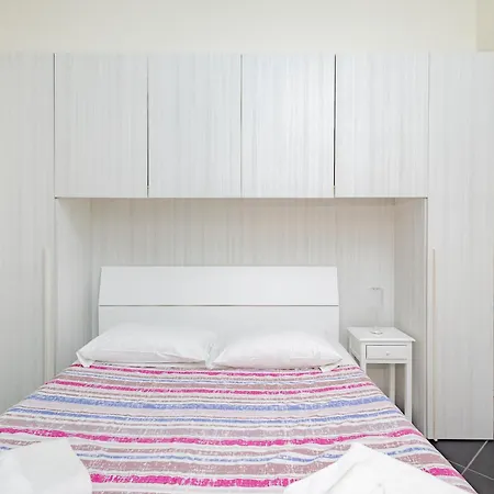 Flo House 28 아파트 *