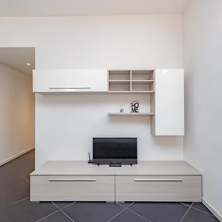 Flo House 28 *